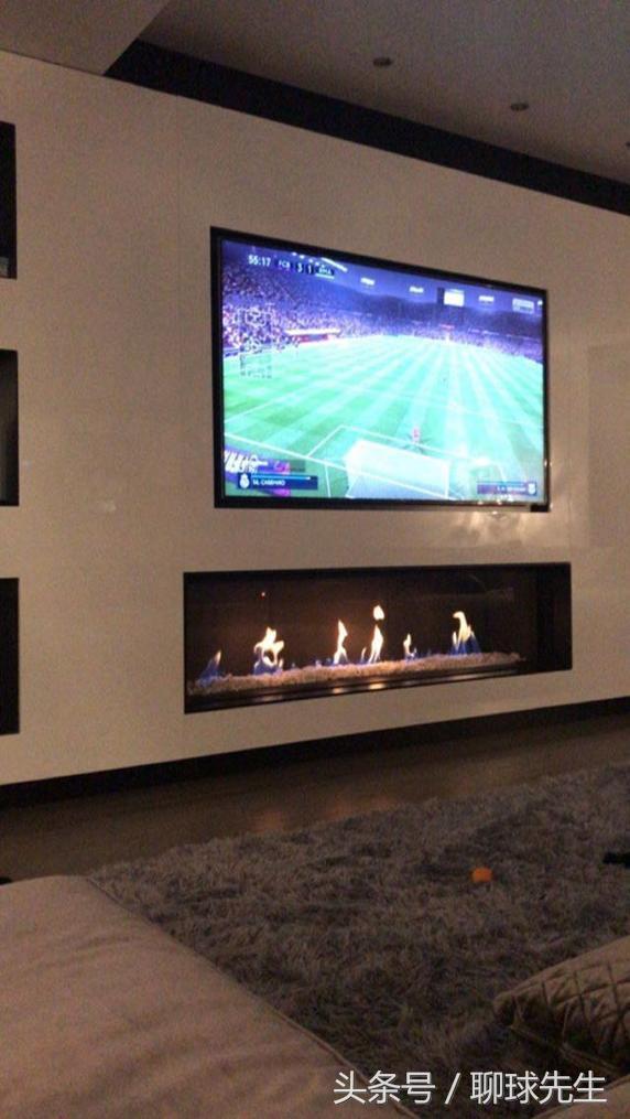 梅西联手c罗战胜乒乓球队,梅西与c罗打乒乓球