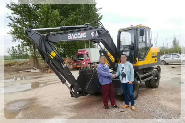 轮式挖掘机多少钱一台,现代210轮式挖掘机