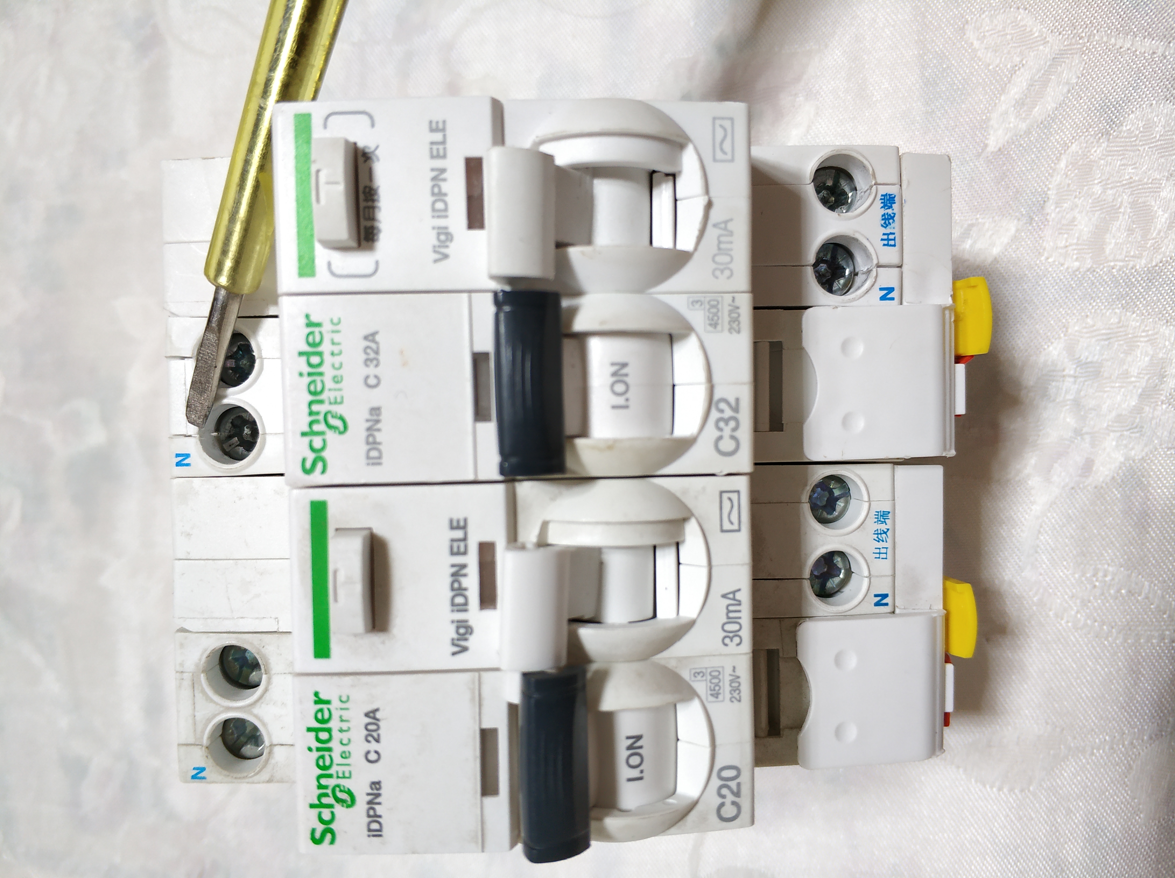 漏电保护器与1p空气开关接线方法,漏电保护器加1p空气开关怎么接线