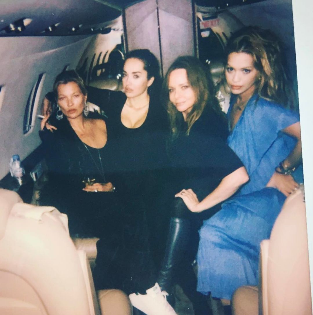 崇尚自由的RitaOra,百变穿衣打破界限