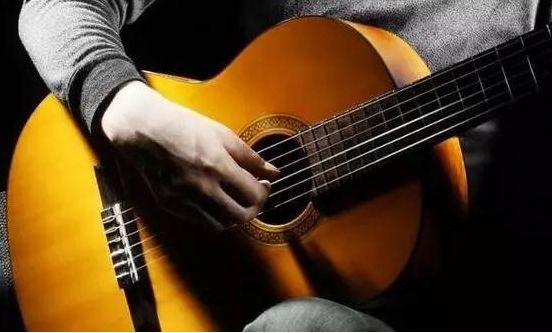 吉他学习基础知识,吉他初学者应该买什么样的吉他