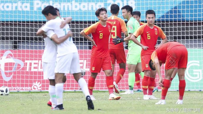 醒的太晚！3:4男足遭淘汰！名家、网友吐槽集锦，抚慰你受伤的心