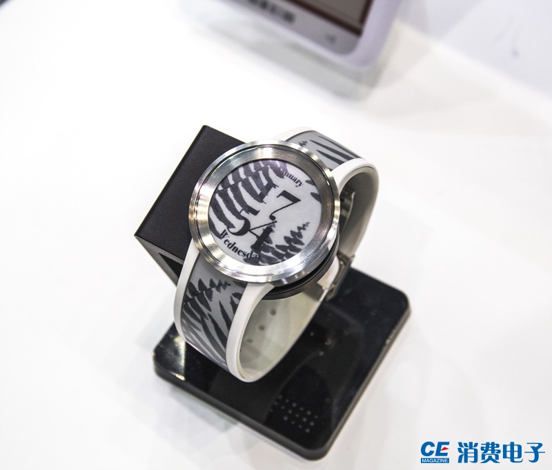 大牌云集！微软全息眼镜、索尼/爱普生智能手表，机器人都来了~