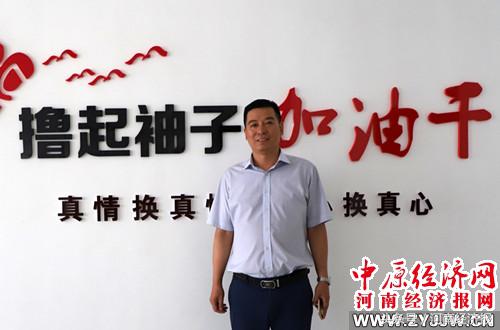 为了哈密瓜更香甜——记河南省供销社援疆干部李军