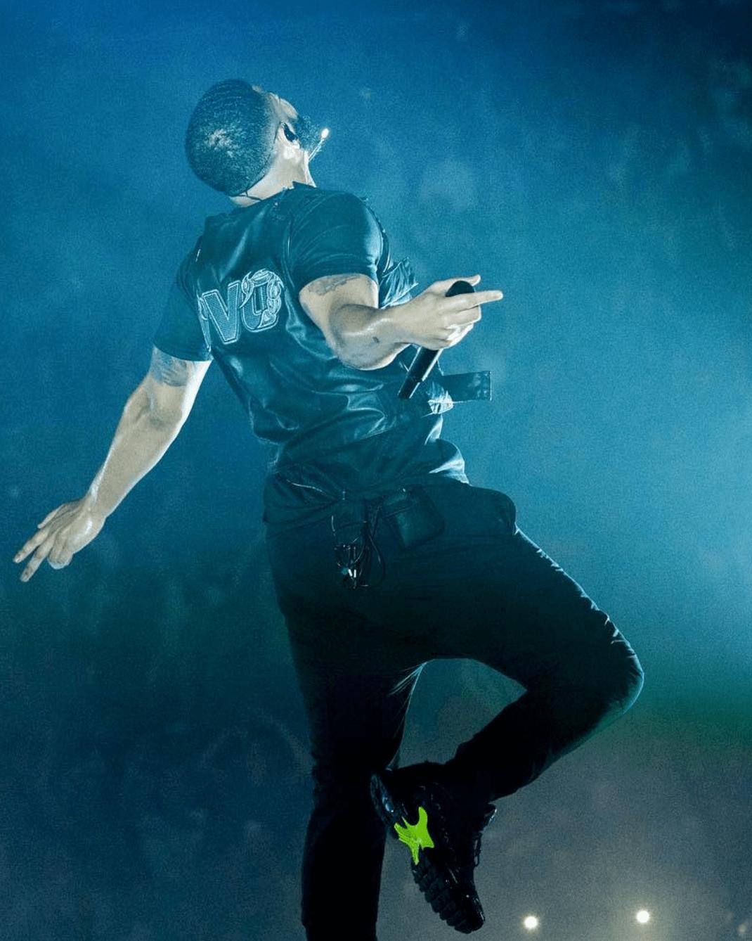 kanyewest,kanyewest上脚耐克回到未来