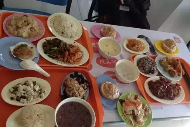 中国哪十所大学食堂饭菜最好吃,国内食堂最好吃的大学