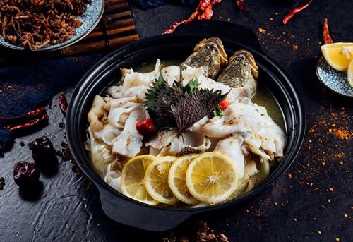 怎么只用一个柠檬泡水喝还好喝,如何用柠檬泡水最好喝又还不苦