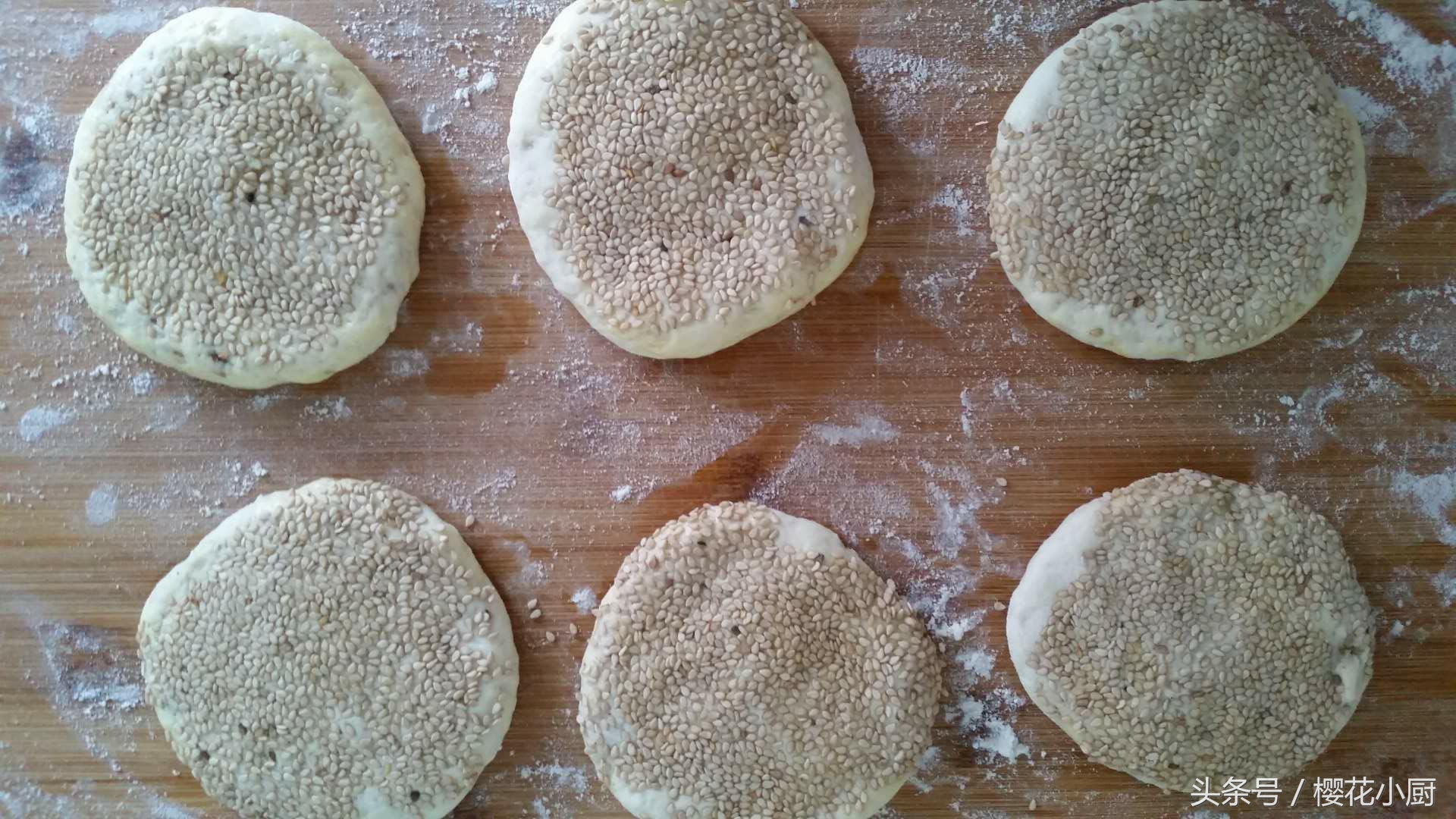 外皮酥脆的烧饼是怎么做的,酥脆掉渣的烧饼和面方法