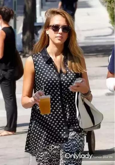 在护肤问题上,茶OR咖啡?看看她们怎么做