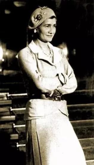 鏃跺皻鐣岀殑鐏甸瓊,鏃跺皻鍏堥攱澶忓灏旂殑鐢靛奖