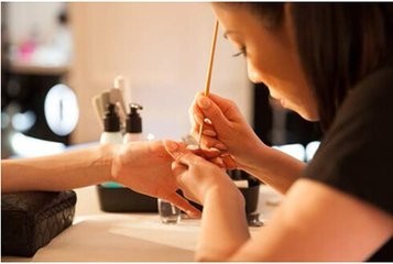 美甲手指变黑,刚做的美甲变黑了怎么办