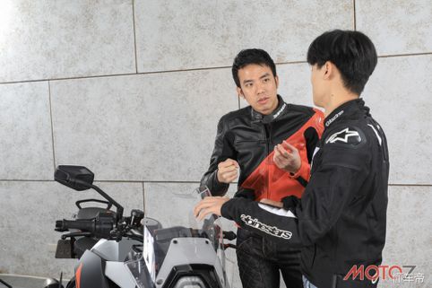 摩托车骑行如何正确踩油门,摩托车骑行油门怎么握