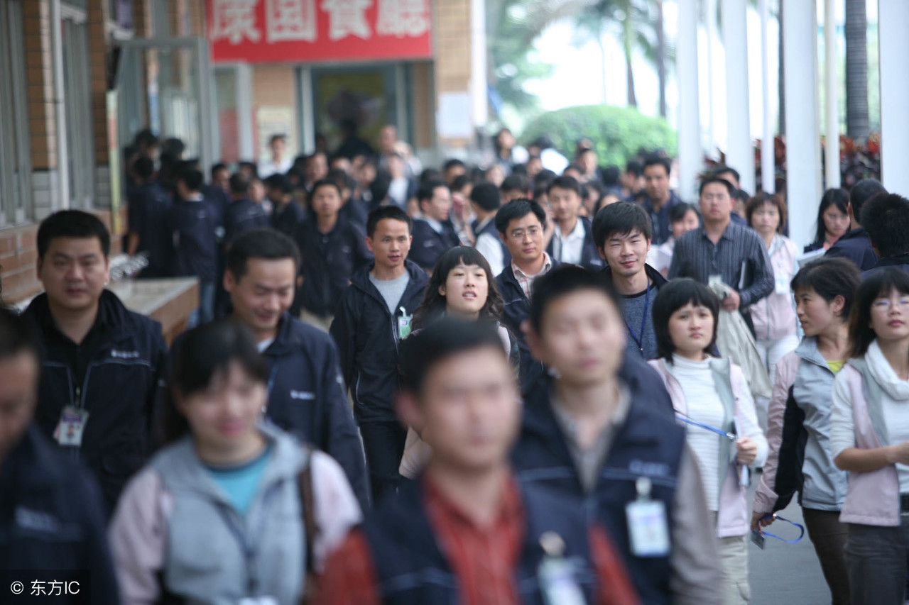 富士康到底是什么厂？老板是否对员工负责？网友说：黑厂！