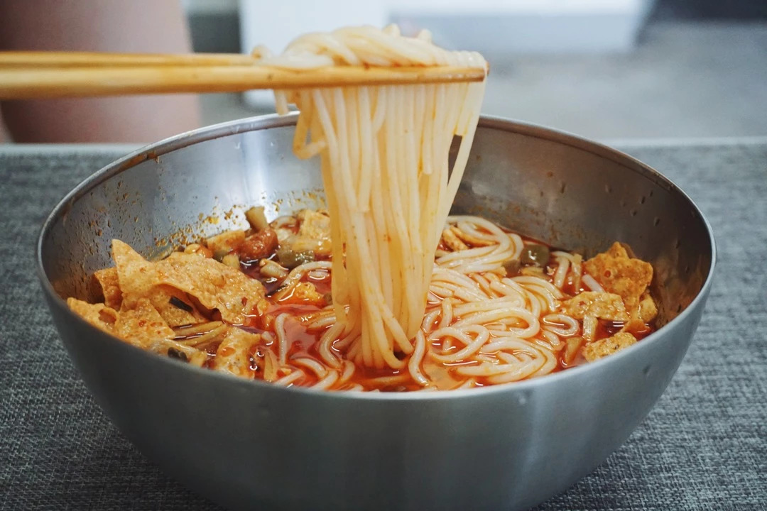 不务正业研究所,哪款螺蛳粉是最好吃的测评