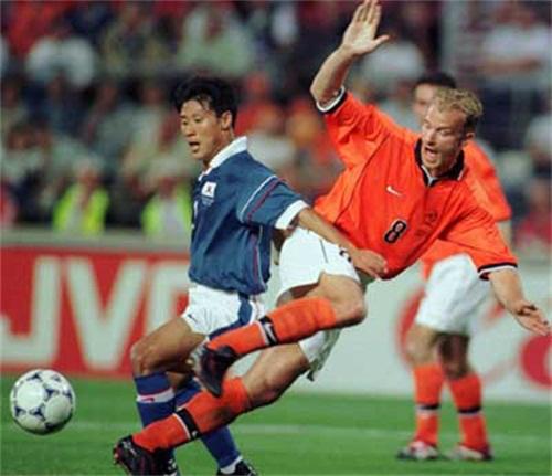 世界杯史上第一停球!冰王子代言40年最华丽荷兰262阵型看懵专家