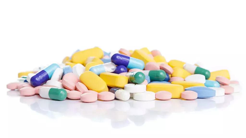 宝宝嘴角两边起干皮怎么办,嘴角边脱皮怎么回事