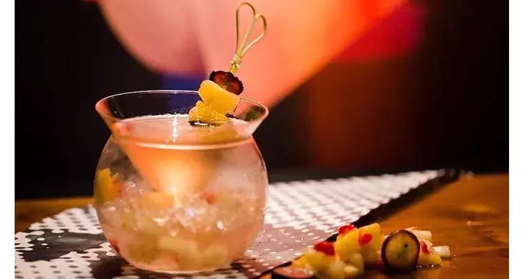 不来杯清酒sangria，人多半是废了