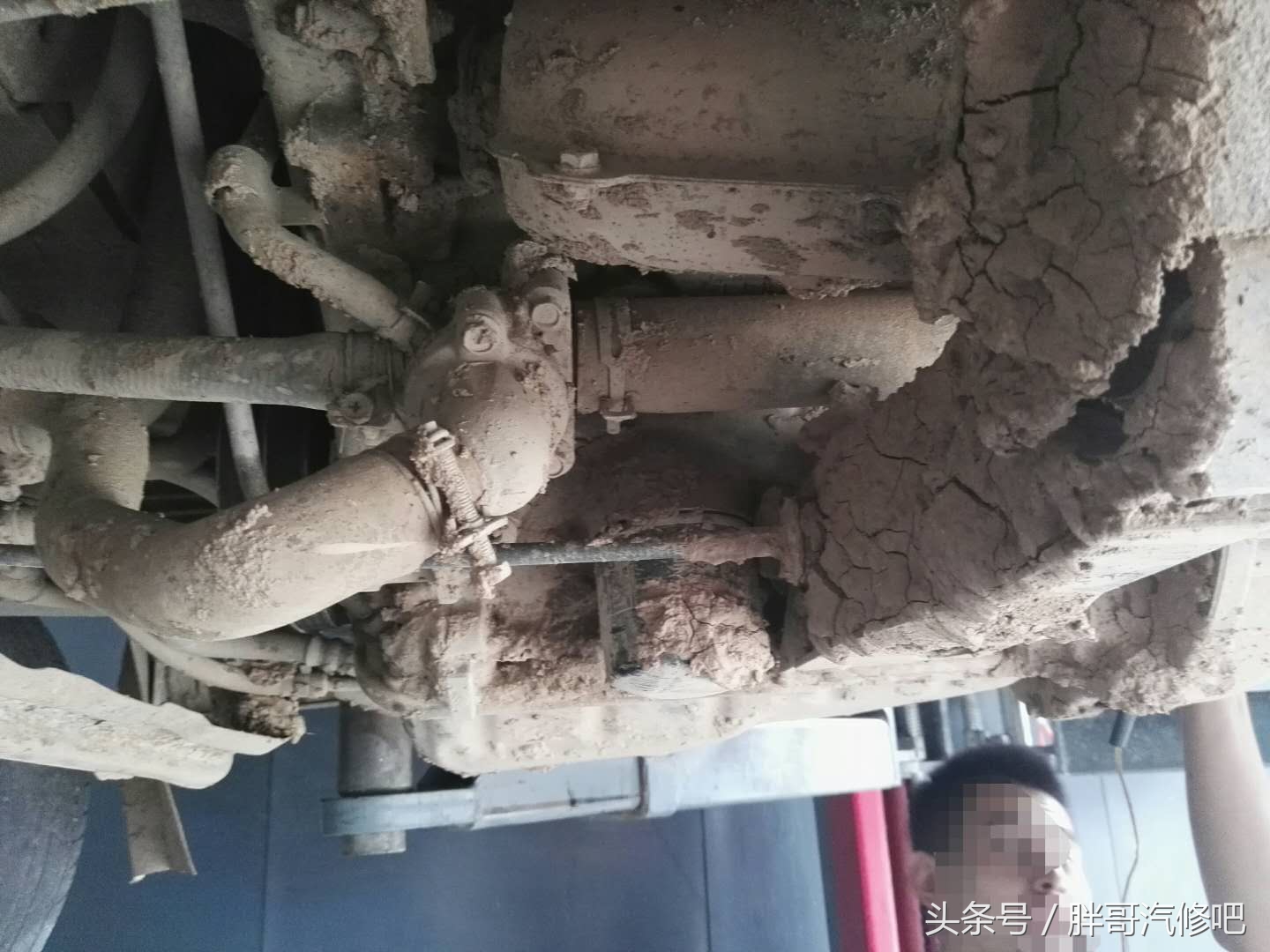 五菱宏光右前轮内侧吃胎怎么解决,五菱面包车前轮吃胎