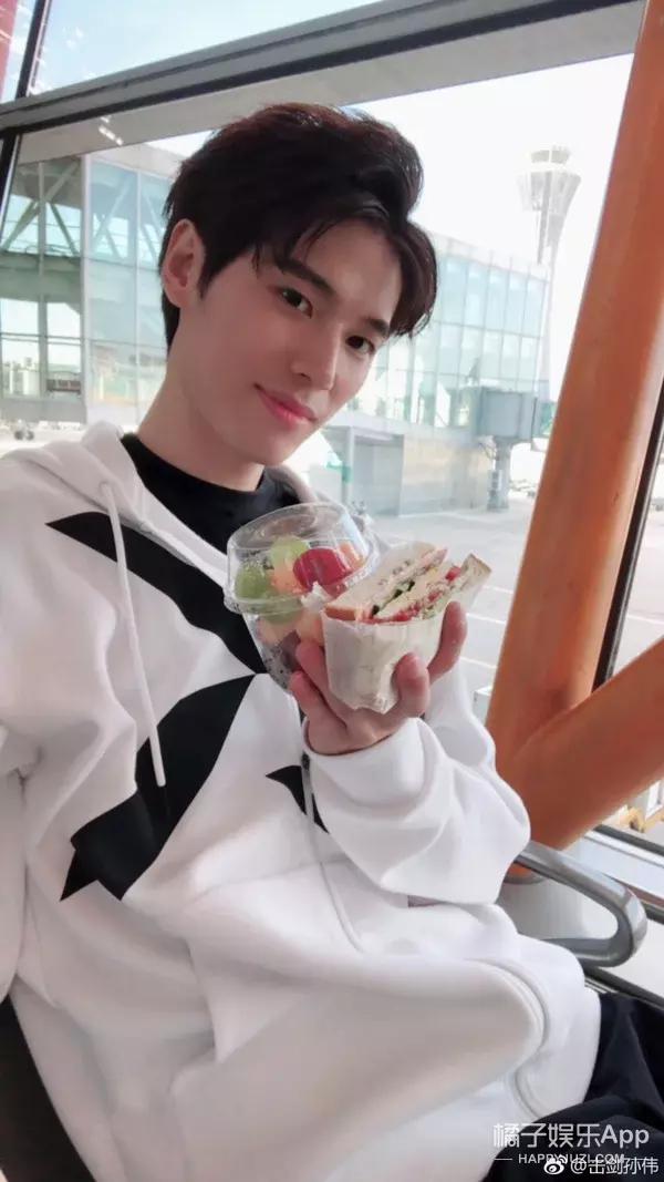 吴彦祖跳高完整版,陈伟霆吴彦祖撞脸