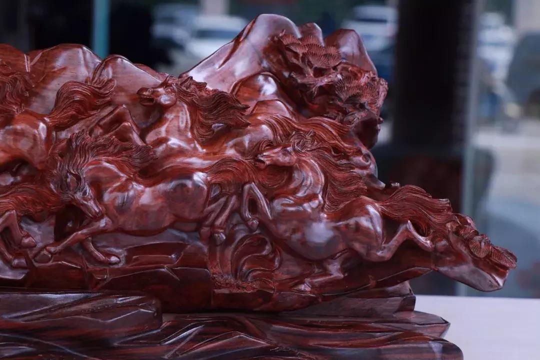 如得这件海南黄花梨“八骏图”，马到功成，飞黄腾达