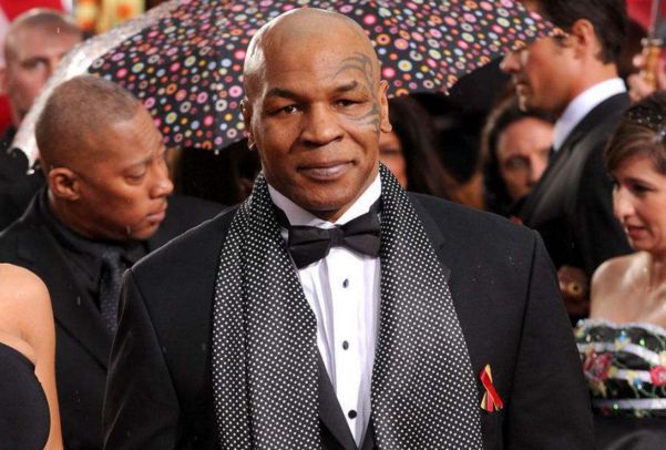 泰森巅峰期避战刘易斯老霍,老霍ko泰森视频