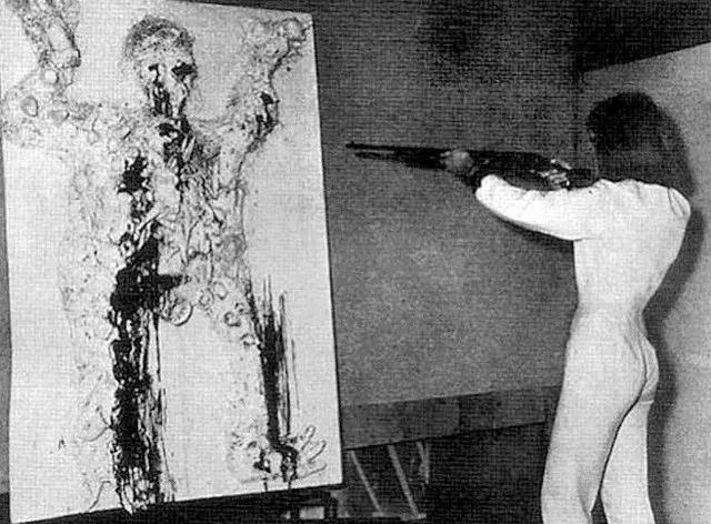 亚洲首展！开枪射画肉上绣花……这场叫“她”的展览，见识女性的力量