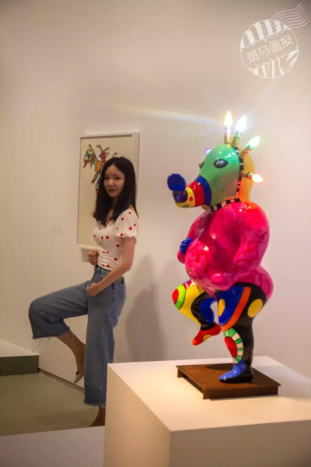 亚洲首展！开枪射画肉上绣花……这场叫“她”的展览，见识女性的力量