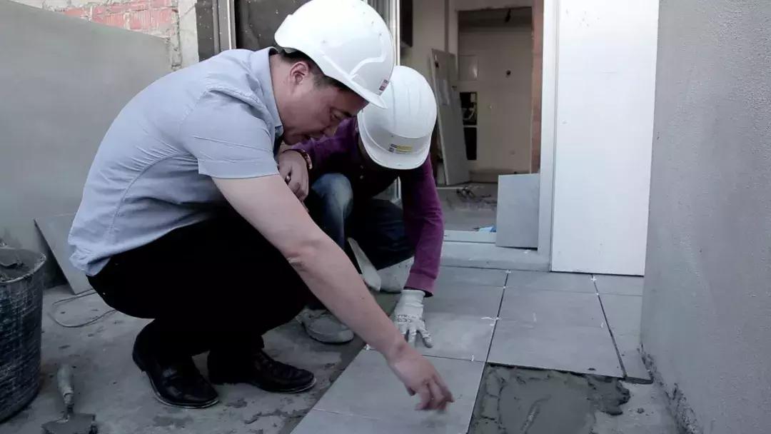 鐧芥墜璧峰浠庢惉鐮栧皬浼欏埌鍦颁骇澶т酣,浠庢湇鍔″憳鍒伴潪甯告湁閽辩殑鍦颁骇澶т酣