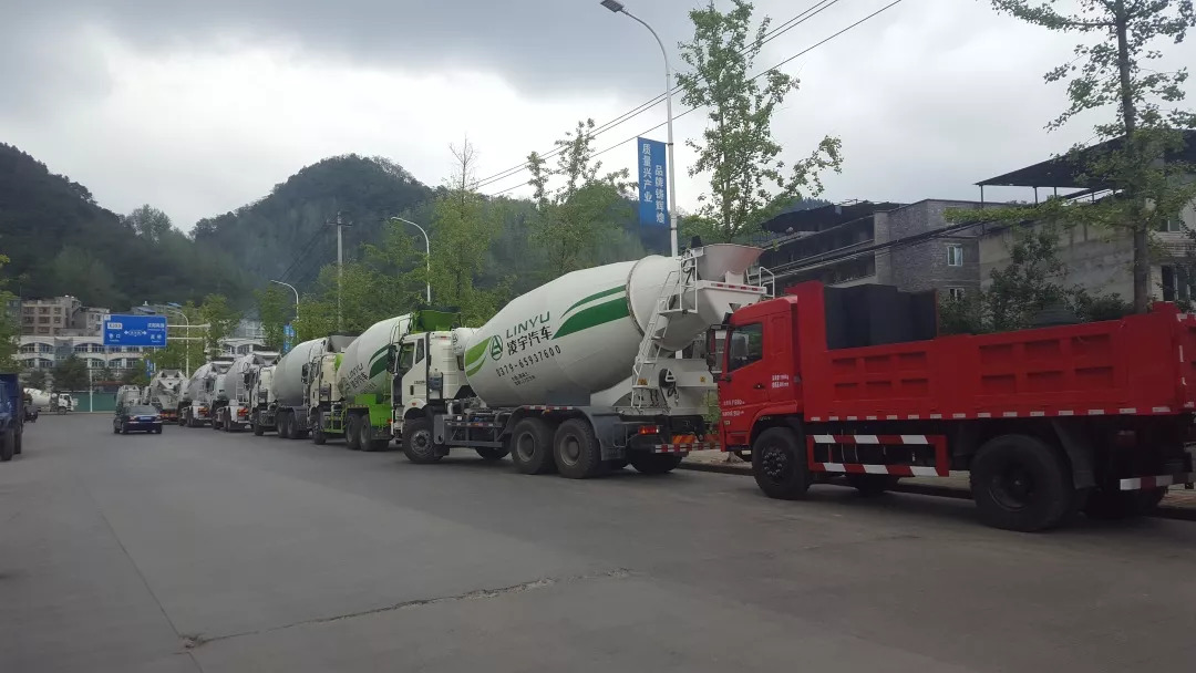 遵义一车管所办理查验排队数天，查验苛刻难过关，花钱找黑中介却能轻松搞定当地如何回应？｜2018国务院大督查