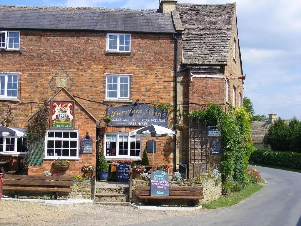 为什么英国人喜欢旅游呢,英国人喜欢去哪度假