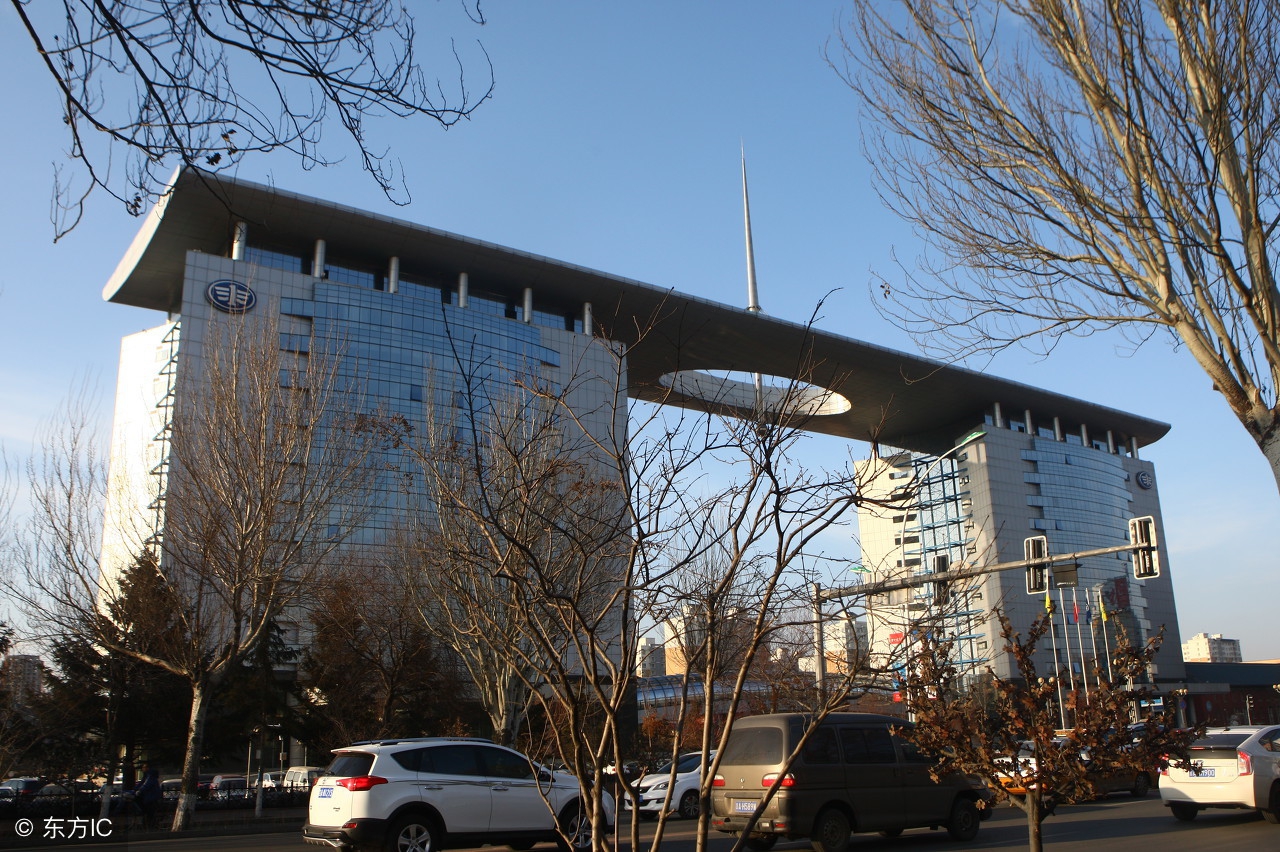 13年迈腾1.8t豪华版现在值得买吗,17年迈腾1.8t豪华版二手车多少钱