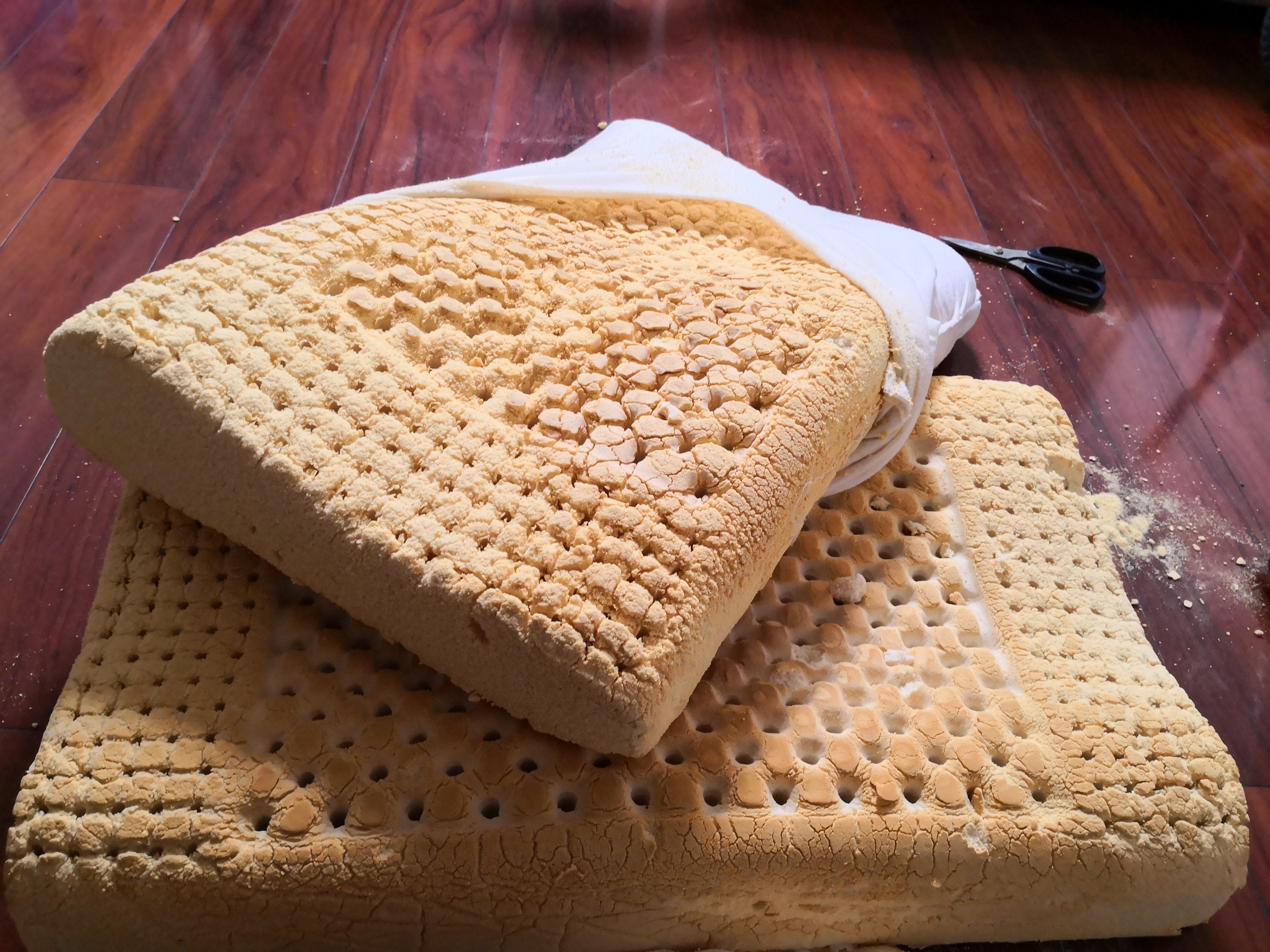 真正的乳胶枕会发黄掉渣吗,乳胶枕发黄掉渣对身体的危害