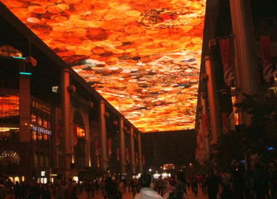 世贸天阶从哪个口出,晚上逛世贸天阶