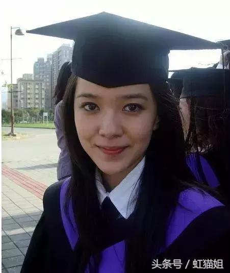 适合圆脸显年轻的齐刘海造型,剪个刘海换个人发朋友圈