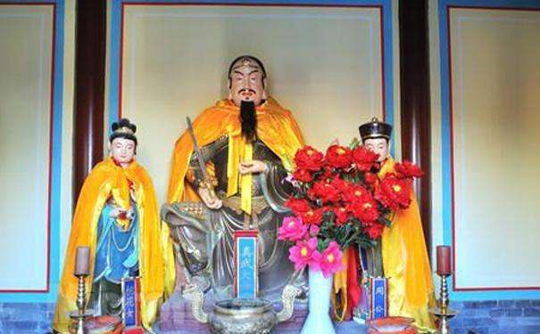 武当山下面的小镇是哪个,武当山的一个小镇