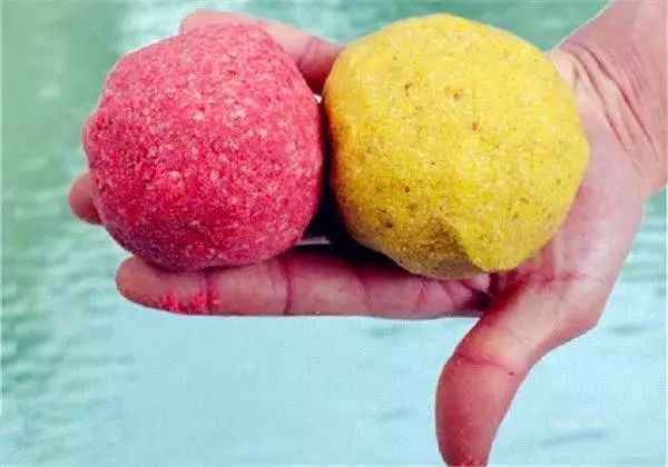 钓鱼技术鱼饵料配方,钓草鱼鲤鱼鱼饵配方视频教程