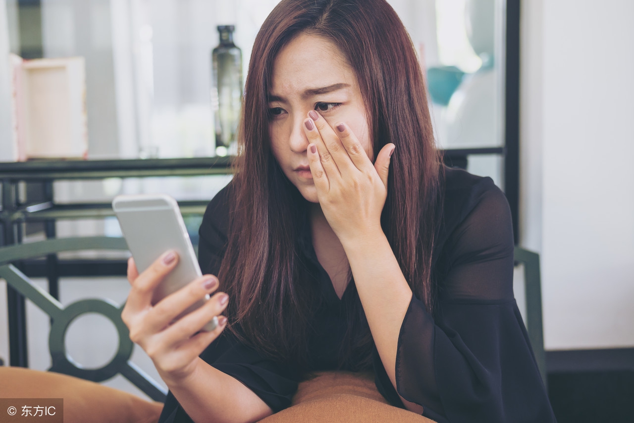 离婚吧,我200块的裙子都不敢买,你却为讨好别的女人买30000的包