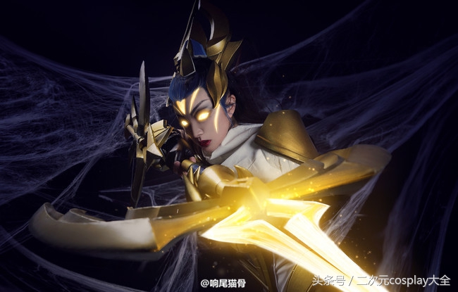 薇恩猪年限定cos,薇恩cos光明哨兵