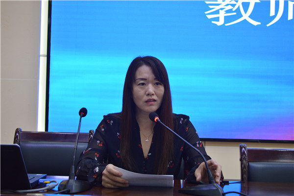 校长引领教师专业成长培训心得,引领青年教师专业成长的做法