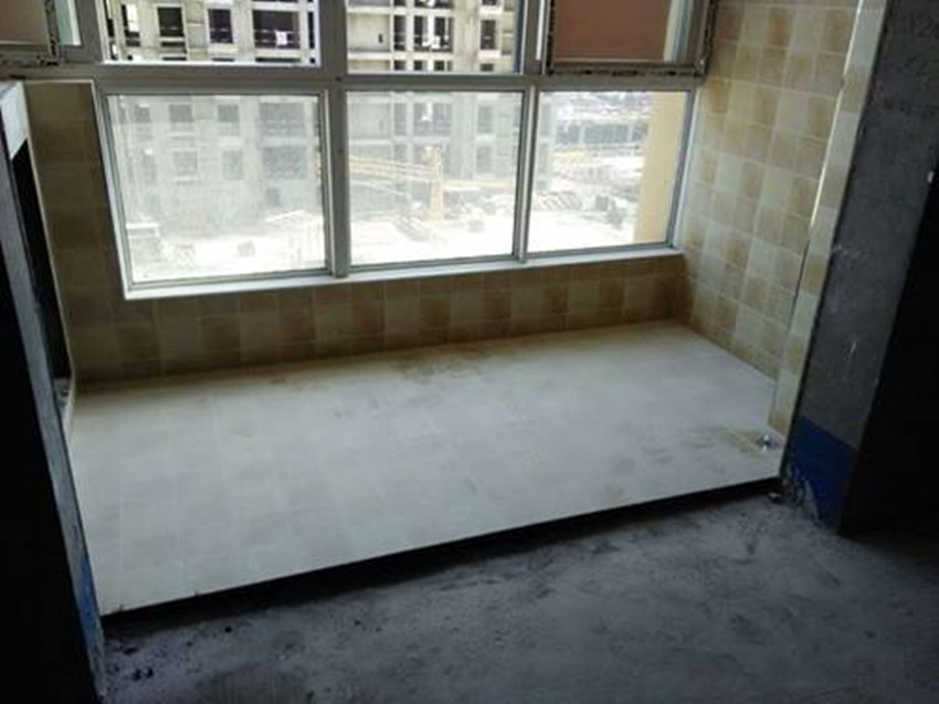 瓦工每天贴多少瓷砖,瓦工50块钱一个平方