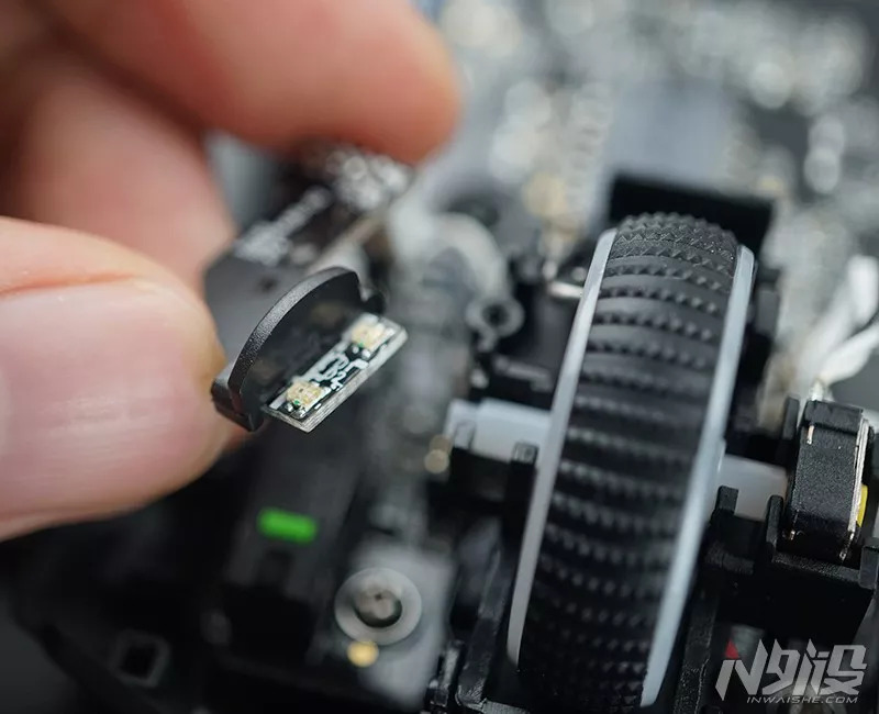 雷蛇曼巴眼镜蛇无线版用什么微动,雷蛇曼巴眼镜蛇无线版鼠标掉帧