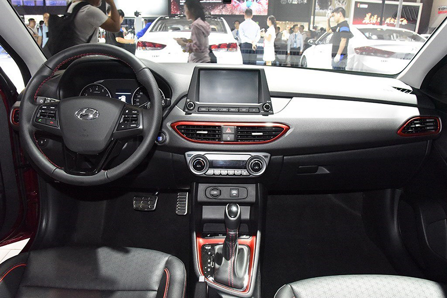 现代逸行旅行版,现代旅行车逸行试驾视频