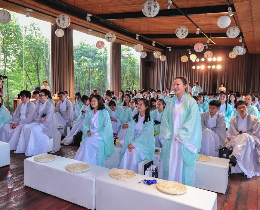 从圈地自萌到日趋火热,古风音乐如何追逐“月亮”与“便士”?