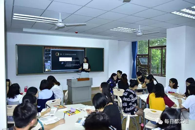 九月，我们开学啦！把天府故事读给世界听……