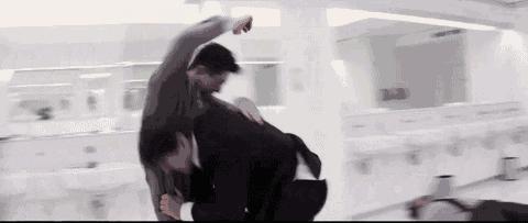 阿汤哥追飞机跳崖,极限高空实力跳伞的阿汤哥