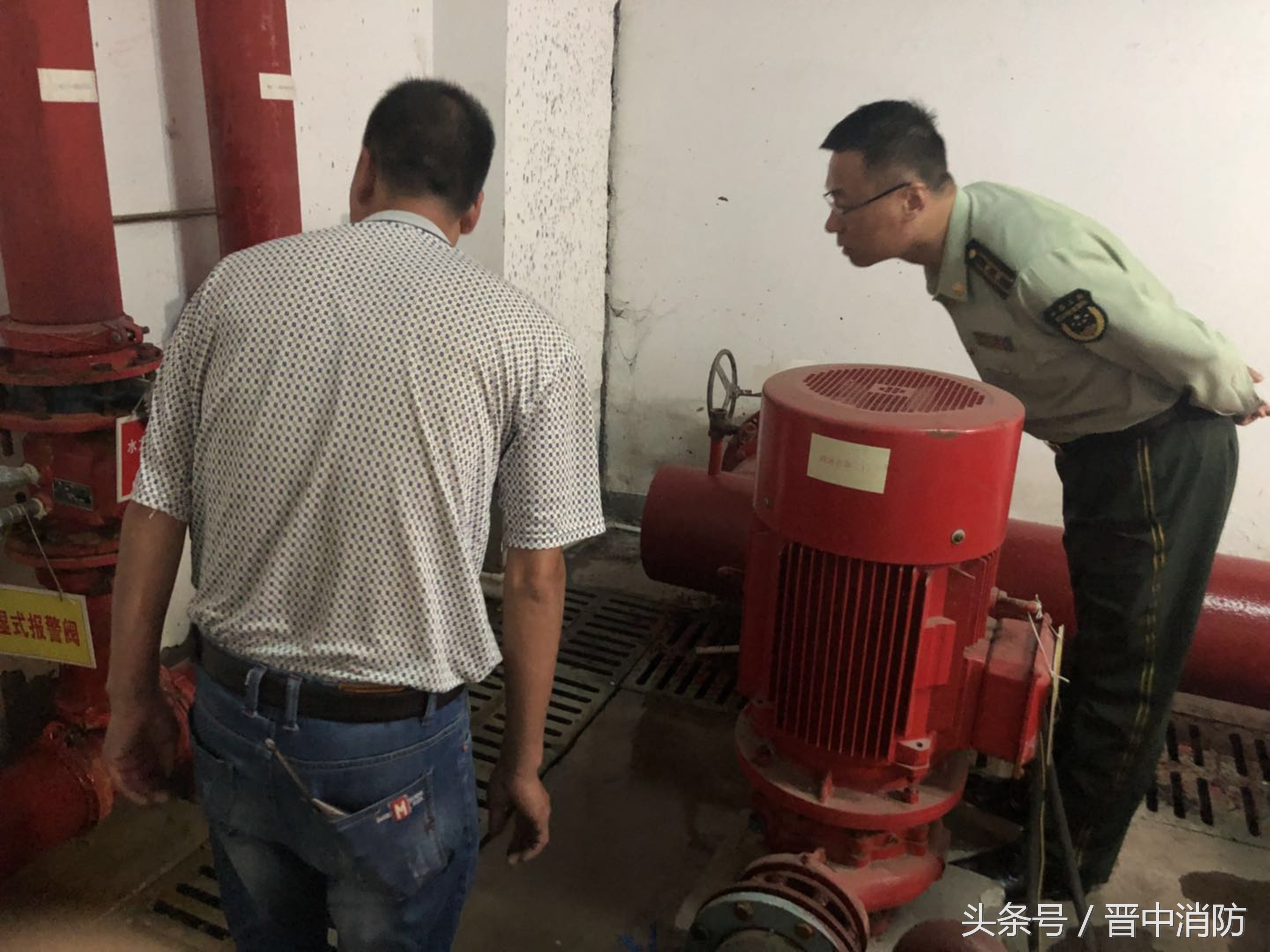 胡金华副支队长检查太谷三家人员密集场所