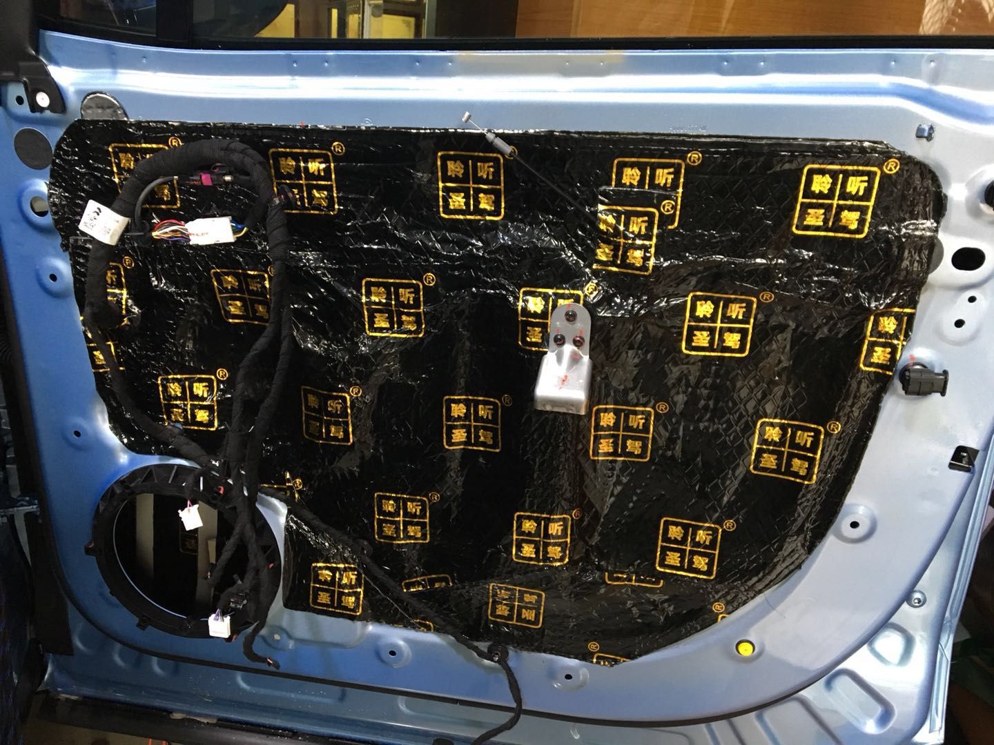 蔚来es8音响改装倒模,es8蔚来音响均衡器调节