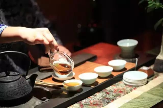 老卜奎说茶图谱,红茶有金圈是好茶不