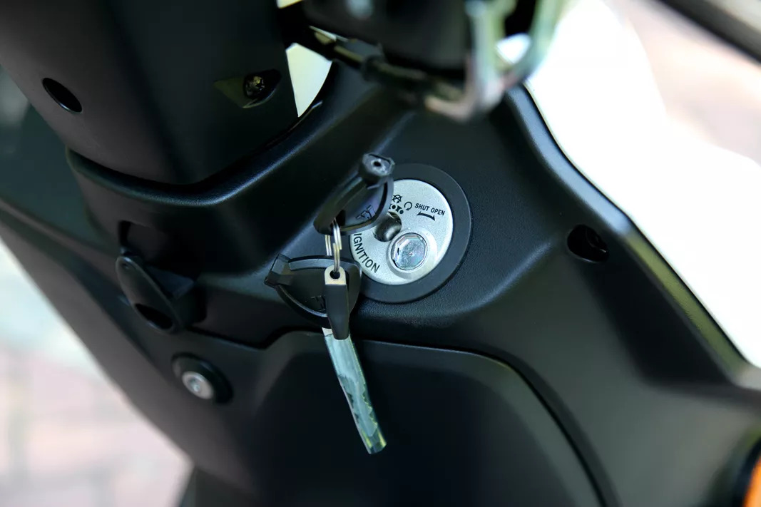 豪爵vh125s珍珠白,豪爵vh125性能怎样