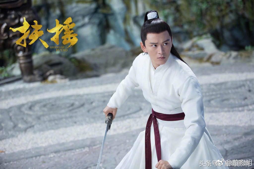 岩男郎出身曾被公司雪藏，与霍建华2度合作出演《如懿》圈粉无数